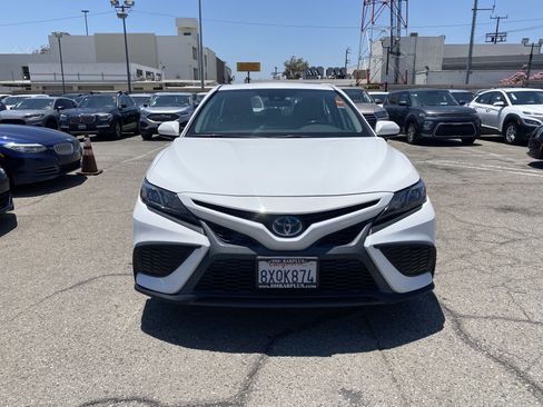 Used 2021 Toyota Camry SE FWD image 3