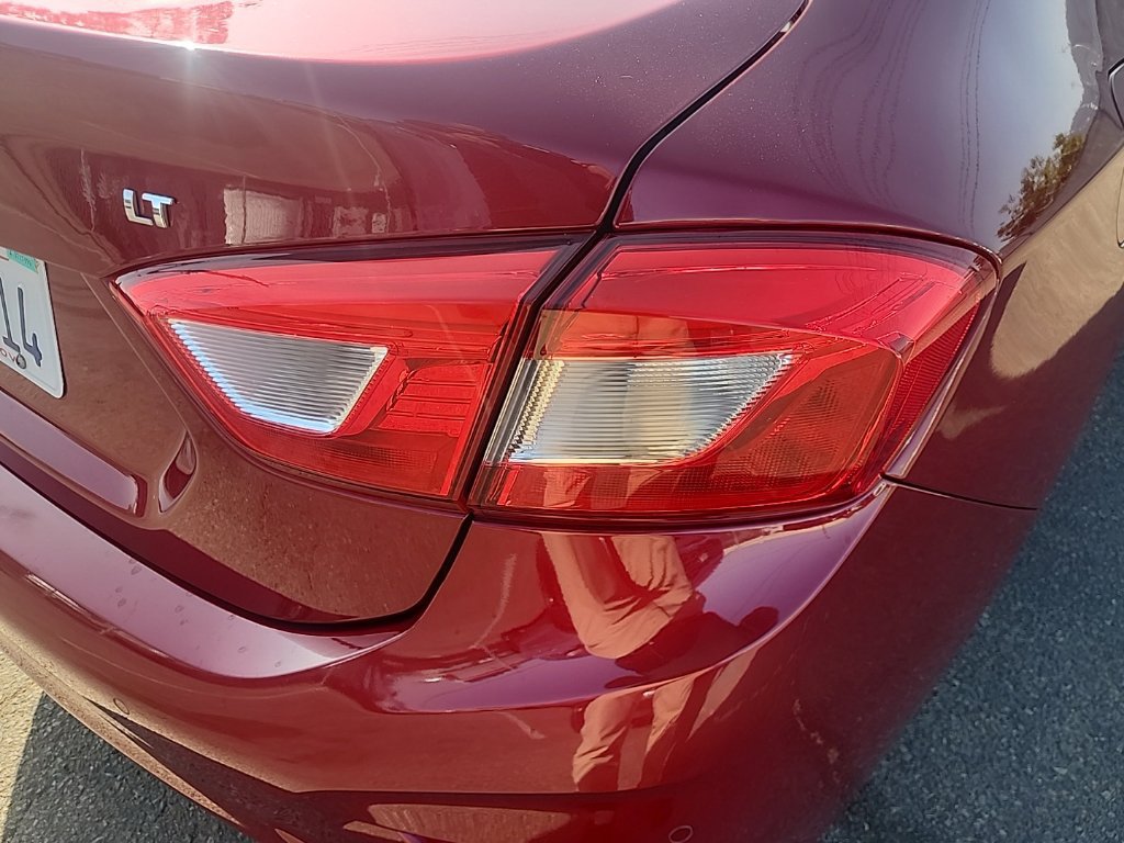 Used 2018 Chevrolet Cruze LT w/ Convenience Package FWD image 13