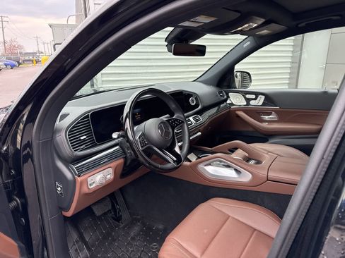 Used 2025 Mercedes-Benz GLS 450 4MATIC image 5