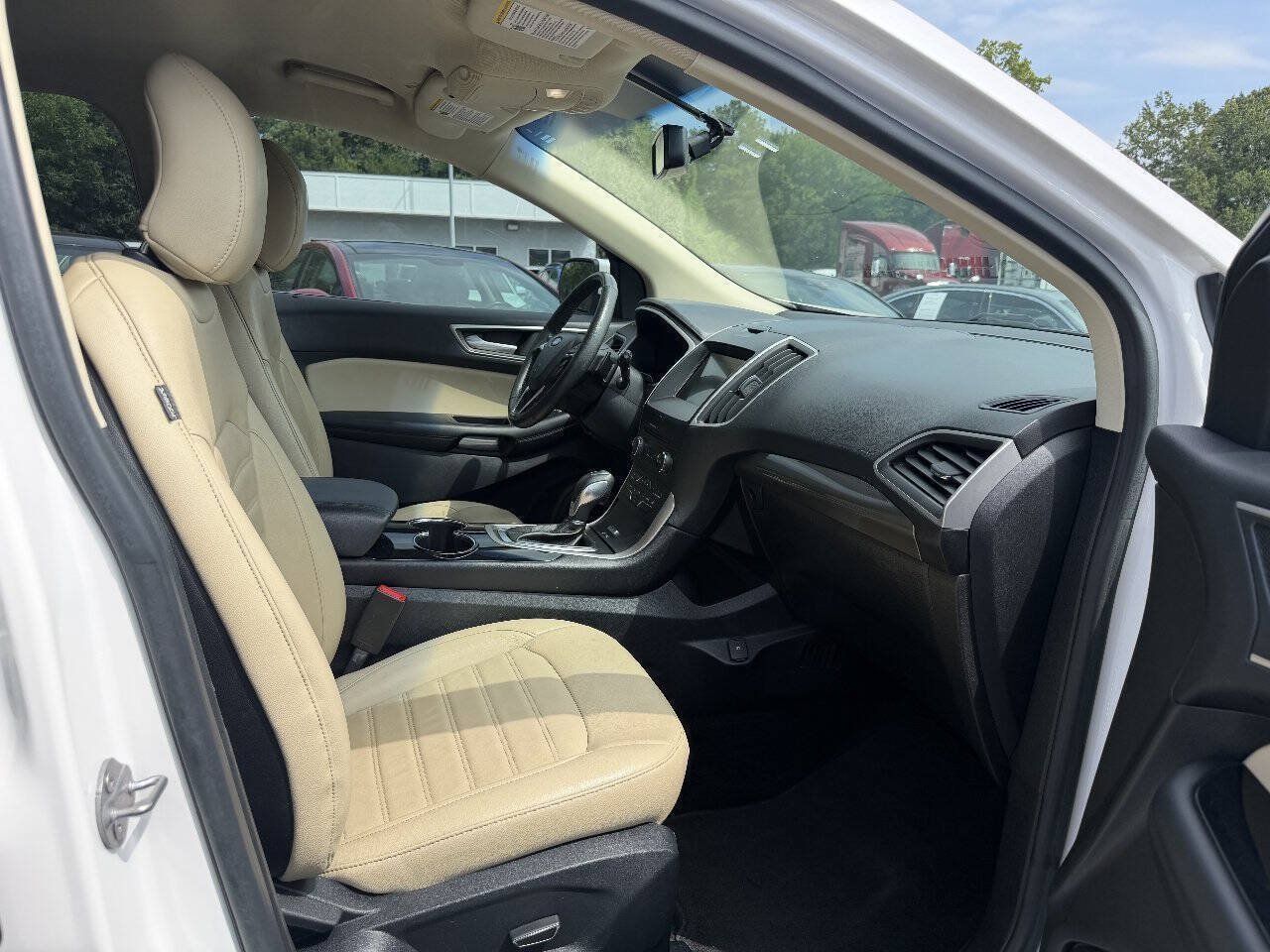 Used 2017 Ford Edge SEL w/ Equipment Group 201A FWD image 13