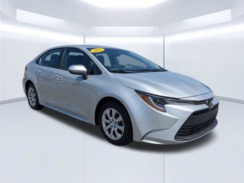 Used 2025 Toyota Corolla LE image 1