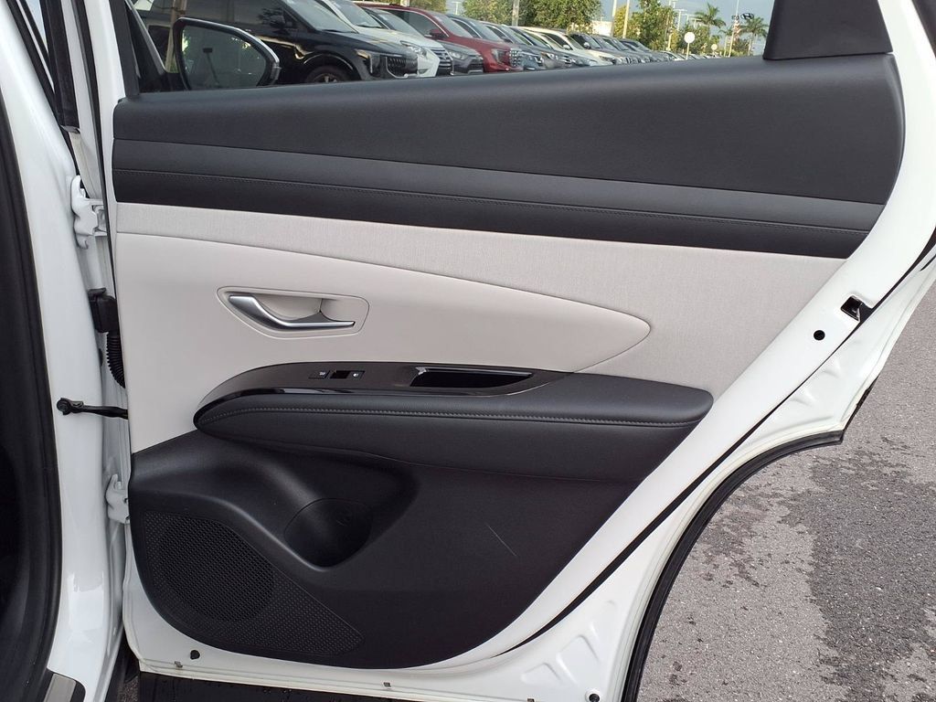 Used 2025 Hyundai Tucson Limited AWD/4WD image 15