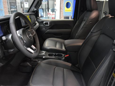 Used 2024 Jeep Wrangler Unlimited Sahara w/ Technology Group image 25