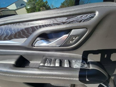 Used 2021 GMC Yukon Denali w/ Denali Premium Package image 15