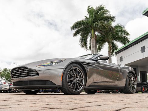Used 2020 Aston Martin DB11 Volante RWD image 34