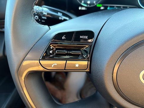 Used 2025 Hyundai Elantra SEL image 13