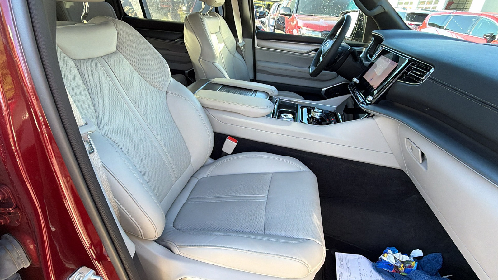 Used 2025 Jeep Wagoneer 4WD w/ Premium Group I image 20