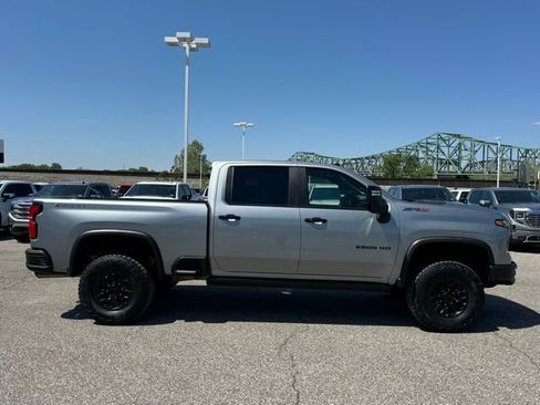 Used 2025 Chevrolet Silverado 2500 ZR2 w/ ZR2 Bison Edition AWD/4WD image 6