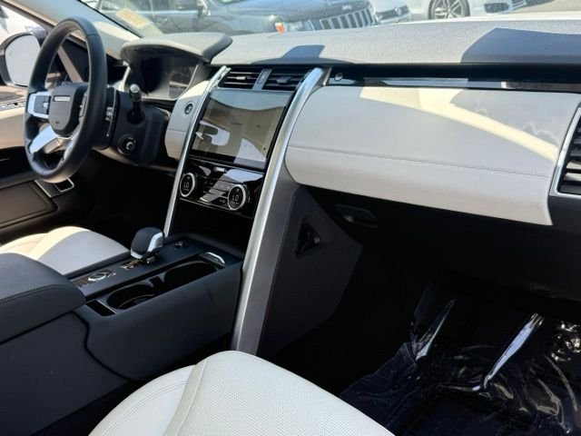 Used 2025 Land Rover Discovery S AWD/4WD image 26