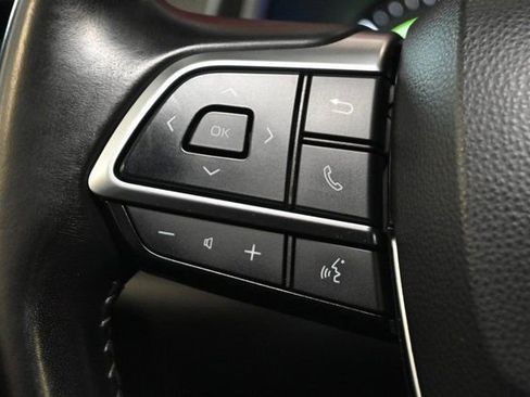 Used 2021 Toyota Highlander XLE image 16