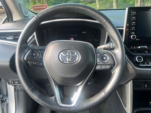 Used 2022 Toyota Corolla Cross XLE w/ Convenience Package AWD/4WD image 13