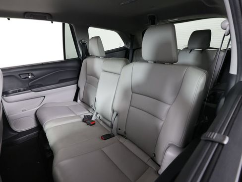 Used 2021 Honda Pilot Touring image 16