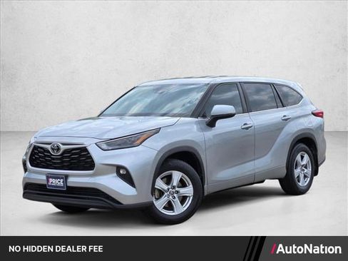 Used 2023 Toyota Highlander LE AWD/4WD image 1