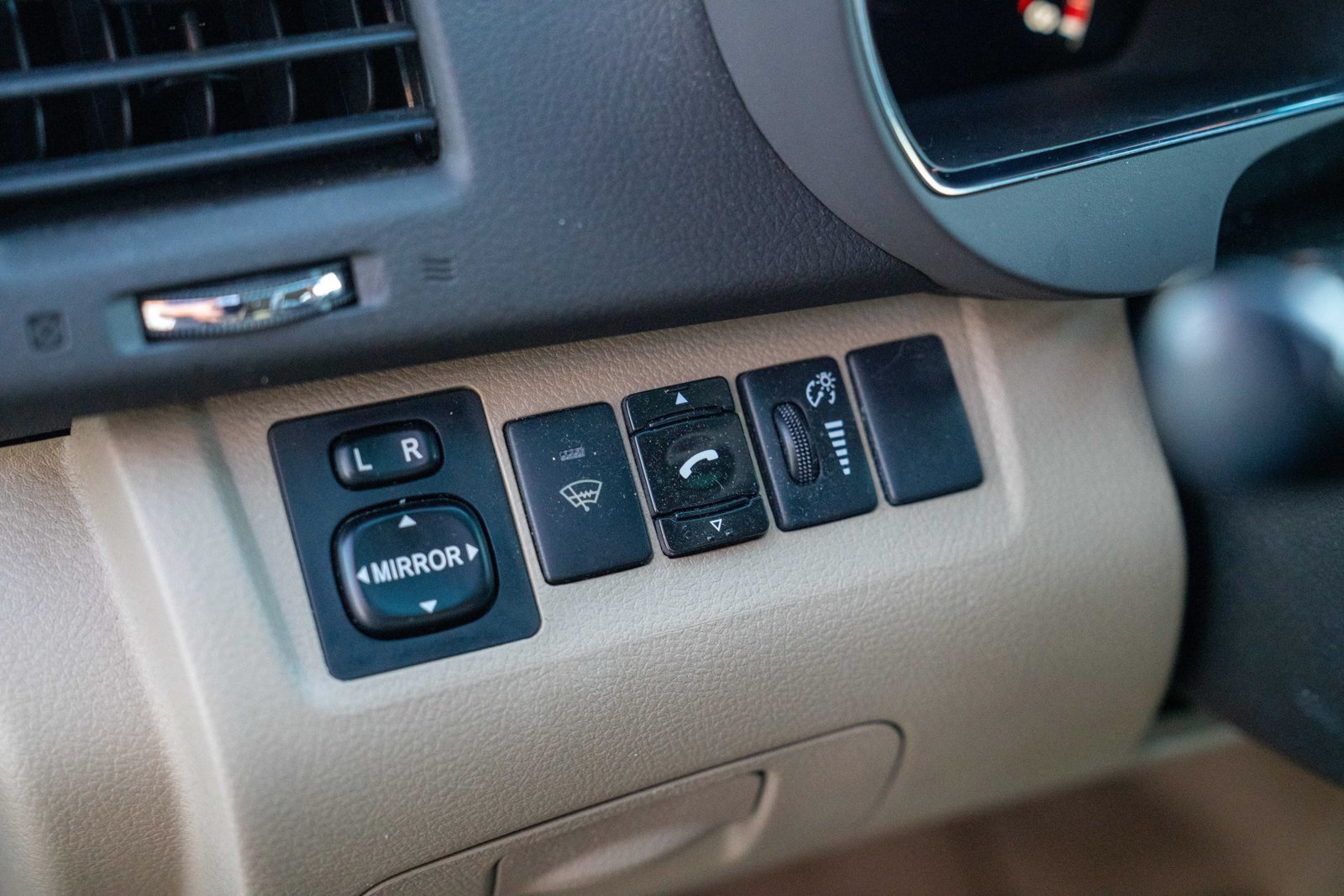 Used 2010 Toyota Highlander SE AWD/4WD image 11