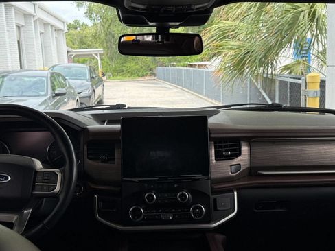 Used 2024 Ford Expedition Limited RWD image 17