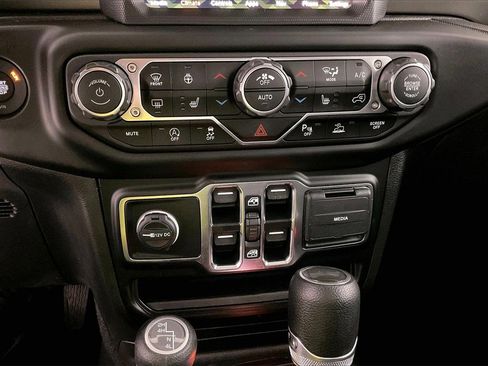 Used 2022 Jeep Wrangler Unlimited Sport image 15