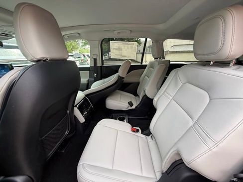 New 2025 Lincoln Aviator 2WD image 14