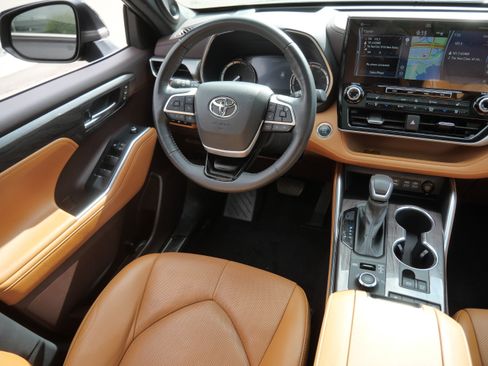 Used 2022 Toyota Highlander Platinum AWD/4WD image 10