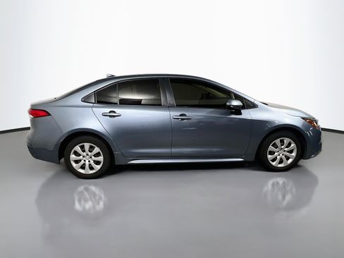 Used 2021 Toyota Corolla LE FWD image 3