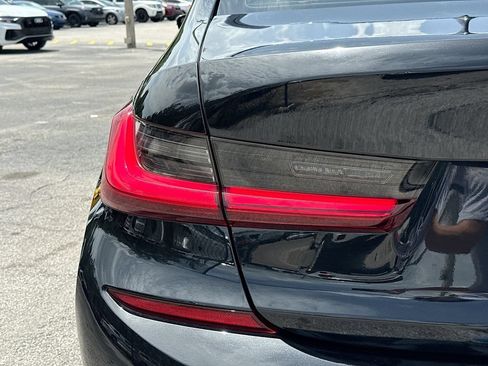 Used 2021 BMW 330i Sedan w/ M Sport Package RWD image 10