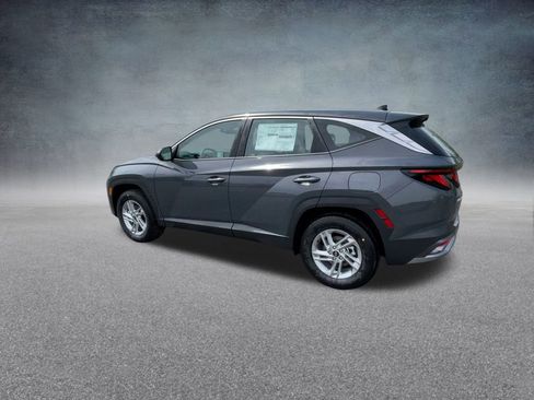 Used 2025 Hyundai Tucson SE image 16
