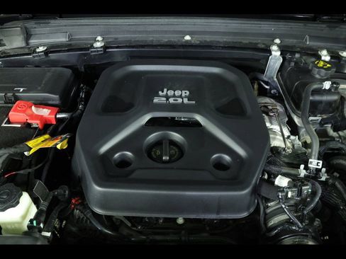 Used 2022 Jeep Wrangler Unlimited Sahara AWD/4WD image 18
