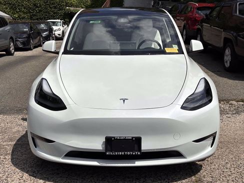 Used 2024 Tesla Model Y Long Range AWD/4WD image 8
