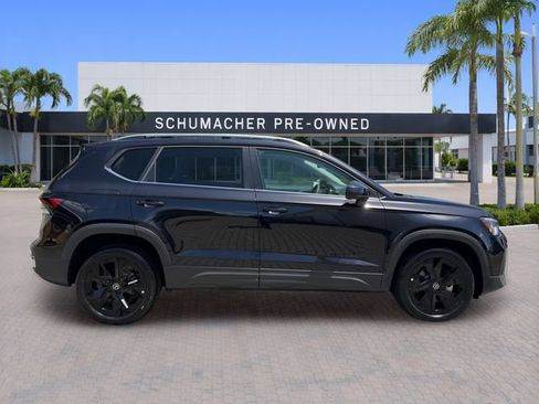 Used 2025 Volkswagen Taos SE w/ Black Wheel Package FWD image 8