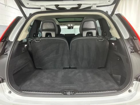 Certified 2025 Volvo XC90 B6 Plus AWD/4WD image 5
