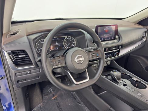 Used 2022 Nissan Rogue SV image 12