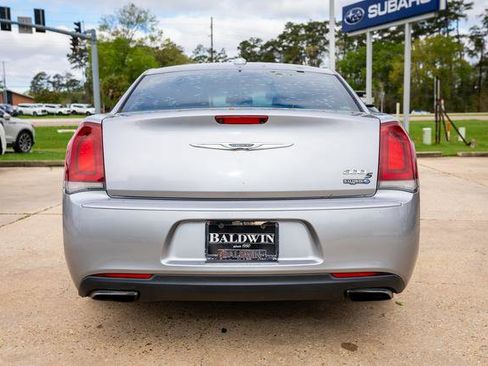 Used 2015 Chrysler 300 S image 6