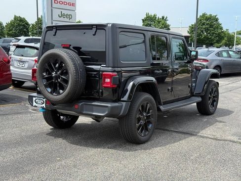 Used 2023 Jeep Wrangler Unlimited Sahara w/ Cold Weather Group AWD/4WD image 3