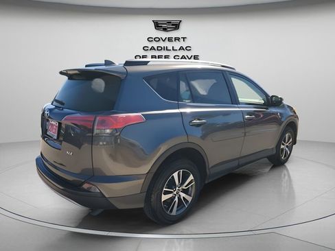 Used 2018 Toyota RAV4 XLE image 9