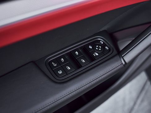 Used 2024 Porsche Cayenne Coupe image 29