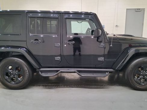 Used 2015 Jeep Wrangler Unlimited Sahara AWD/4WD image 11
