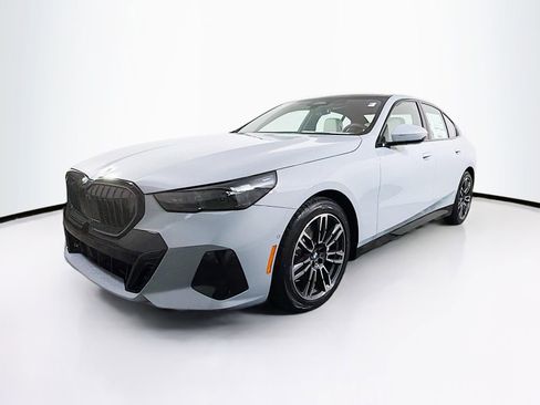 New 2026 BMW 530i xDrive w/ M Sport Package AWD/4WD image 3
