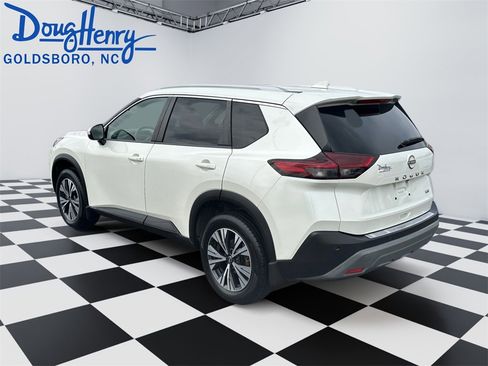 Used 2022 Nissan Rogue SV w/ SV Premium Package image 3