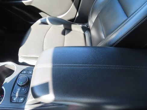 Used 2024 GMC Terrain SLT AWD/4WD image 35