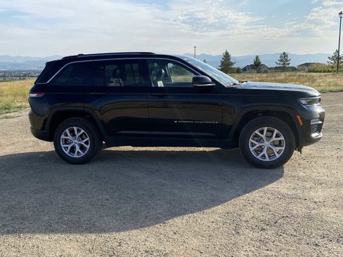 Used 2022 Jeep Grand Cherokee Limited image 21