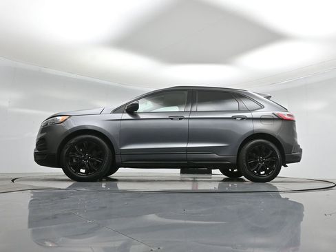 Certified 2022 Ford Edge SE w/ Black Appearance Package image 8