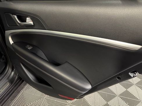 Used 2025 Genesis G70 2.5T image 28