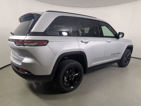 New 2025 Jeep Grand Cherokee Altitude image 7