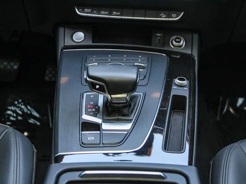 Used 2019 Audi Q5 2.0T Premium w/ Convenience Package AWD/4WD image 14