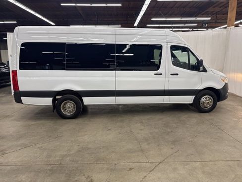Used 2021 Mercedes-Benz Sprinter 3500 w/ Swivel Seat Package image 25
