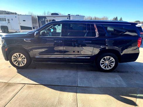 Used 2023 GMC Yukon XL SLT image 4