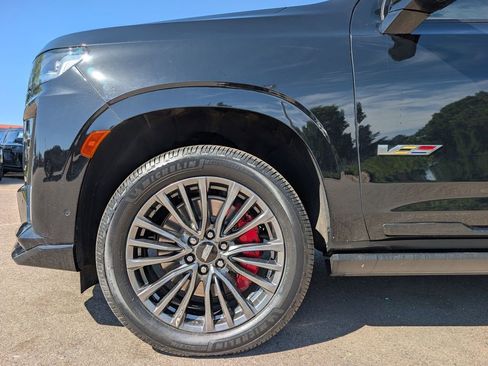 Certified 2023 Cadillac Escalade ESV V w/ LPO, Floor Liner Package AWD/4WD image 10