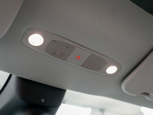 Used 2022 Tesla Model Y Long Range image 26