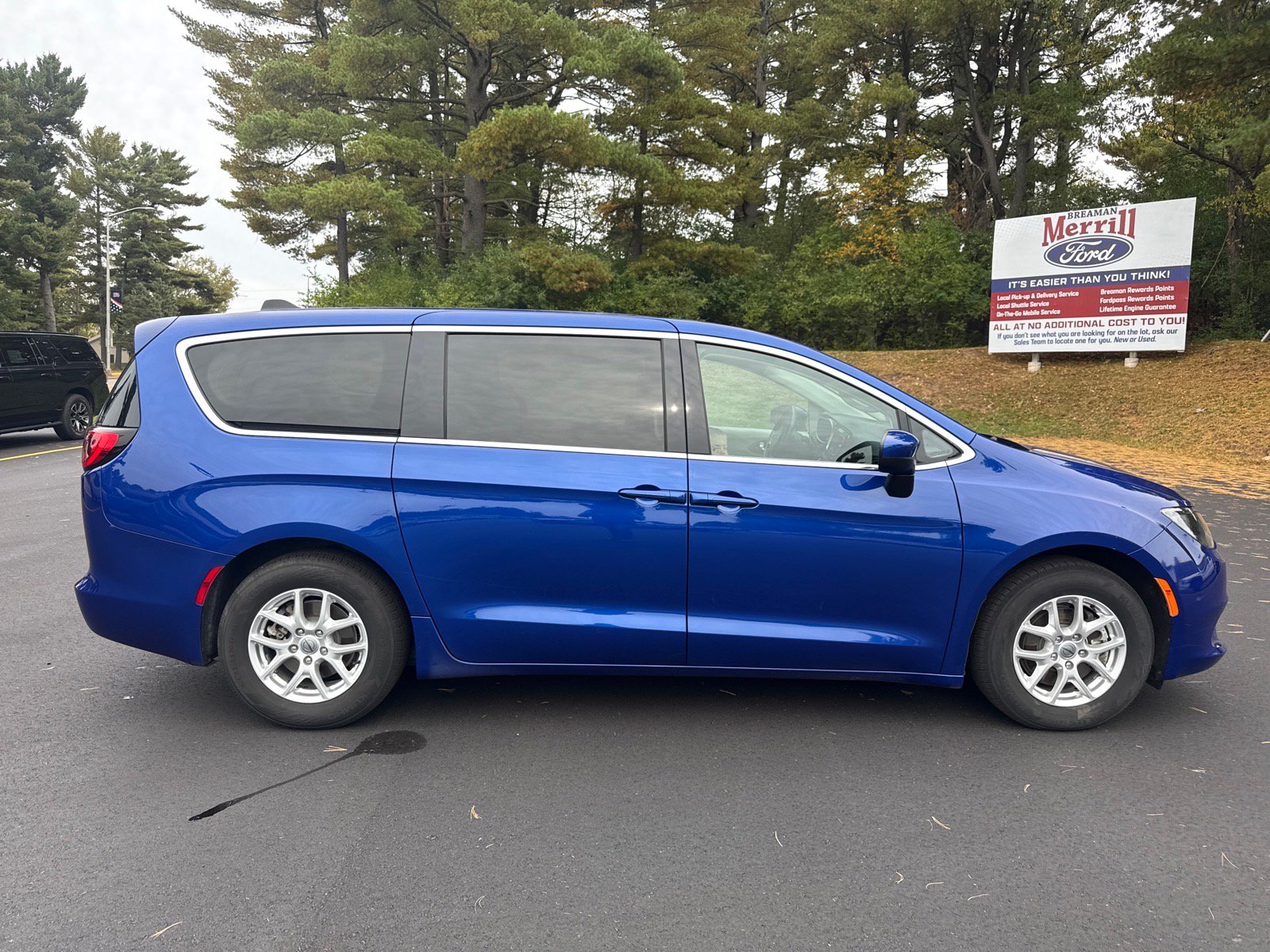 Used 2021 Chrysler Voyager LX FWD image 8