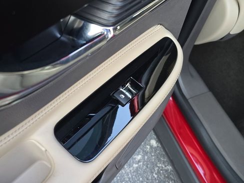 Used 2021 Lincoln Corsair FWD image 11