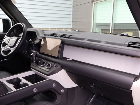 Certified 2025 Land Rover Defender 110 S AWD/4WD image 30